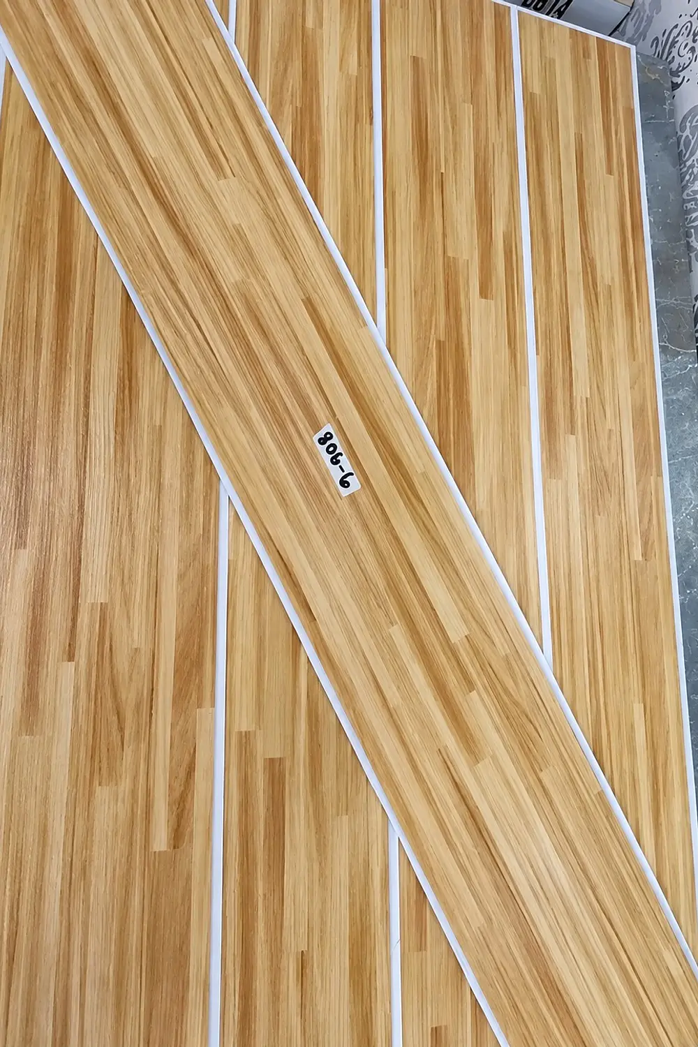 Piso Vinílico Premium Madera 9-908