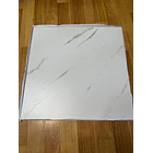 Piso Vinílico autoadhesivo con diseño de mármol 2.5 mtrs2 tipo baldosa 60x60 5