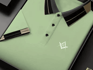 Camisa Masculina com Logo da Maçonaria - Design de Símbolo com Esquadro e Compasso.