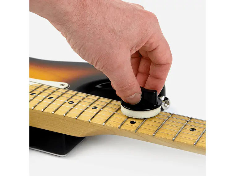 D'Addario XLR8 String Lubricant/Cleaner  2