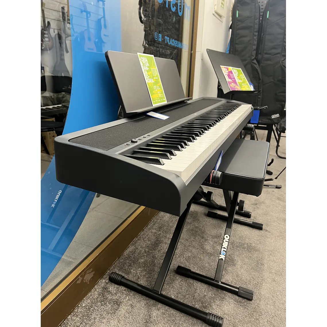 KORG B2 Black Piano Digital 4