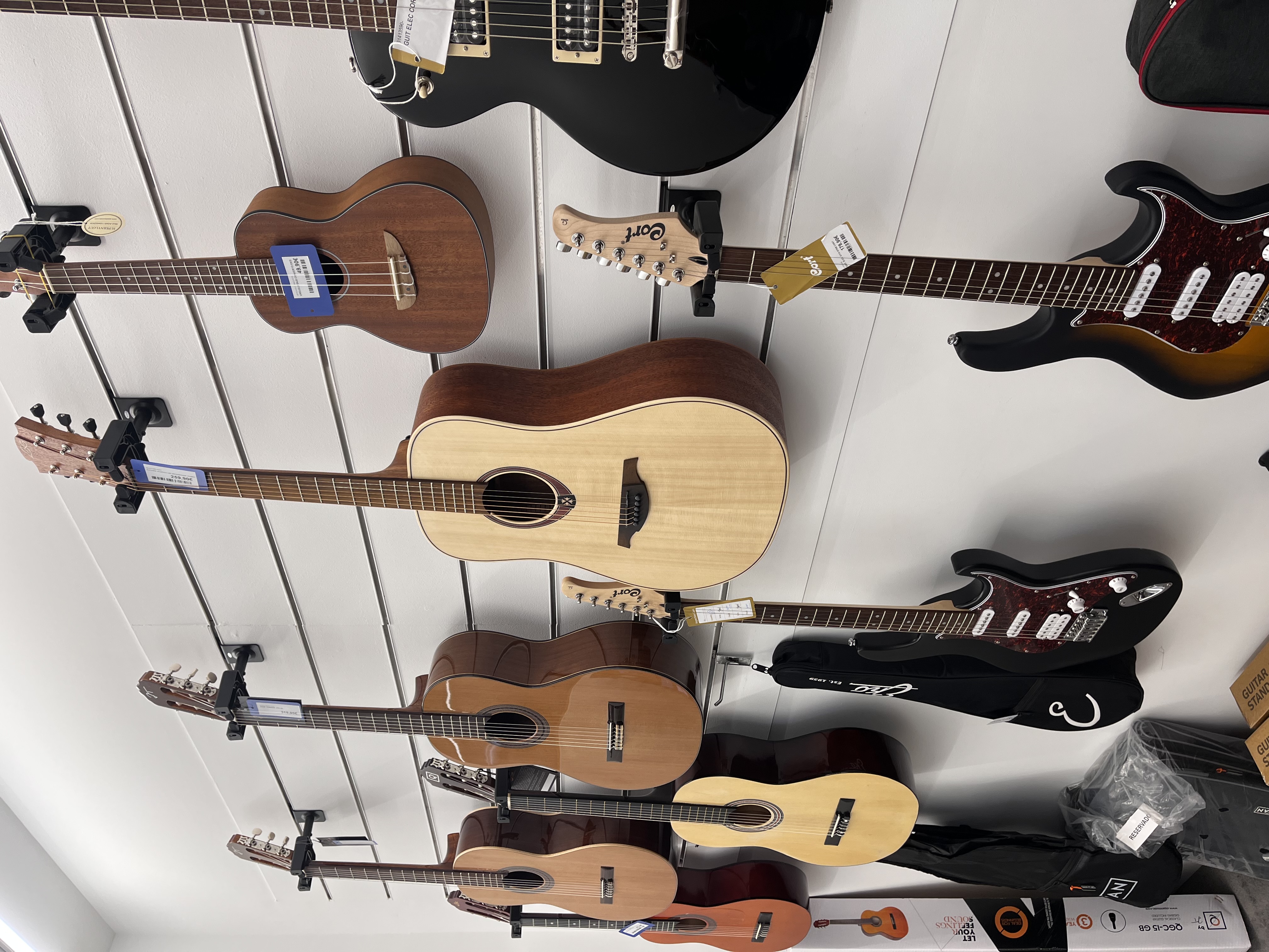 Produtos selecionados na Feira Música