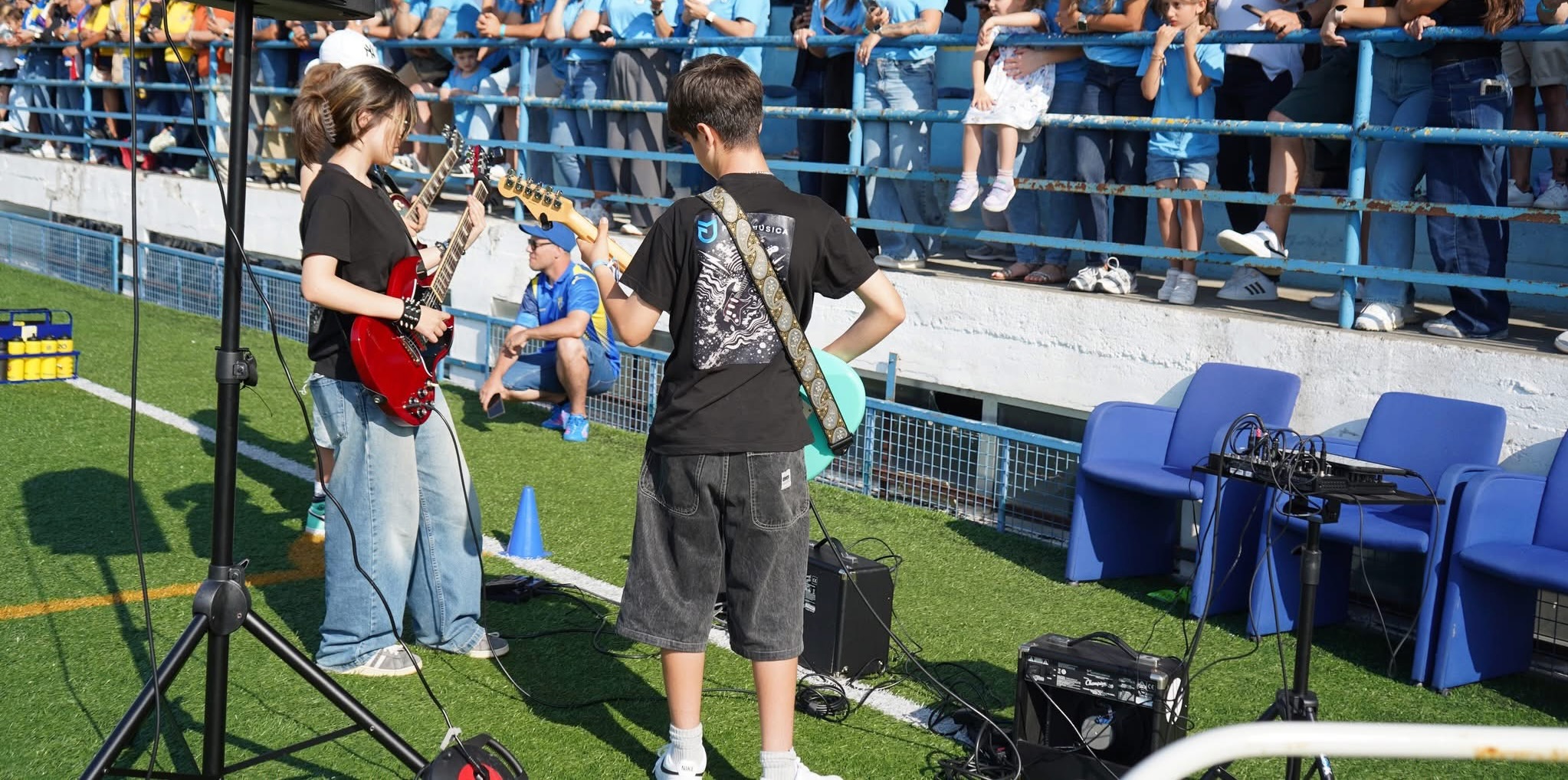 Alunos de guitarra na Feira Música