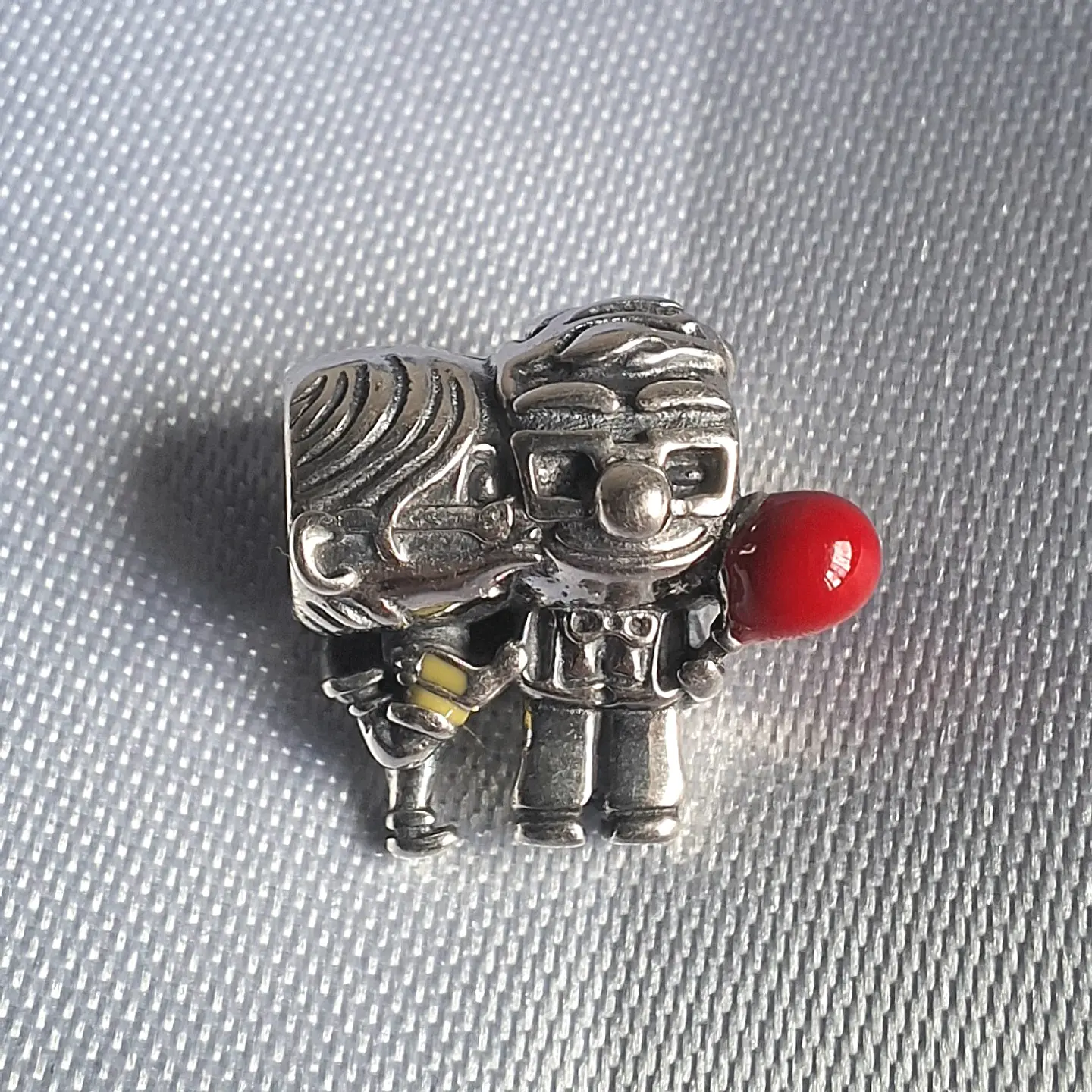 Dije de los Abuelos de Up 2