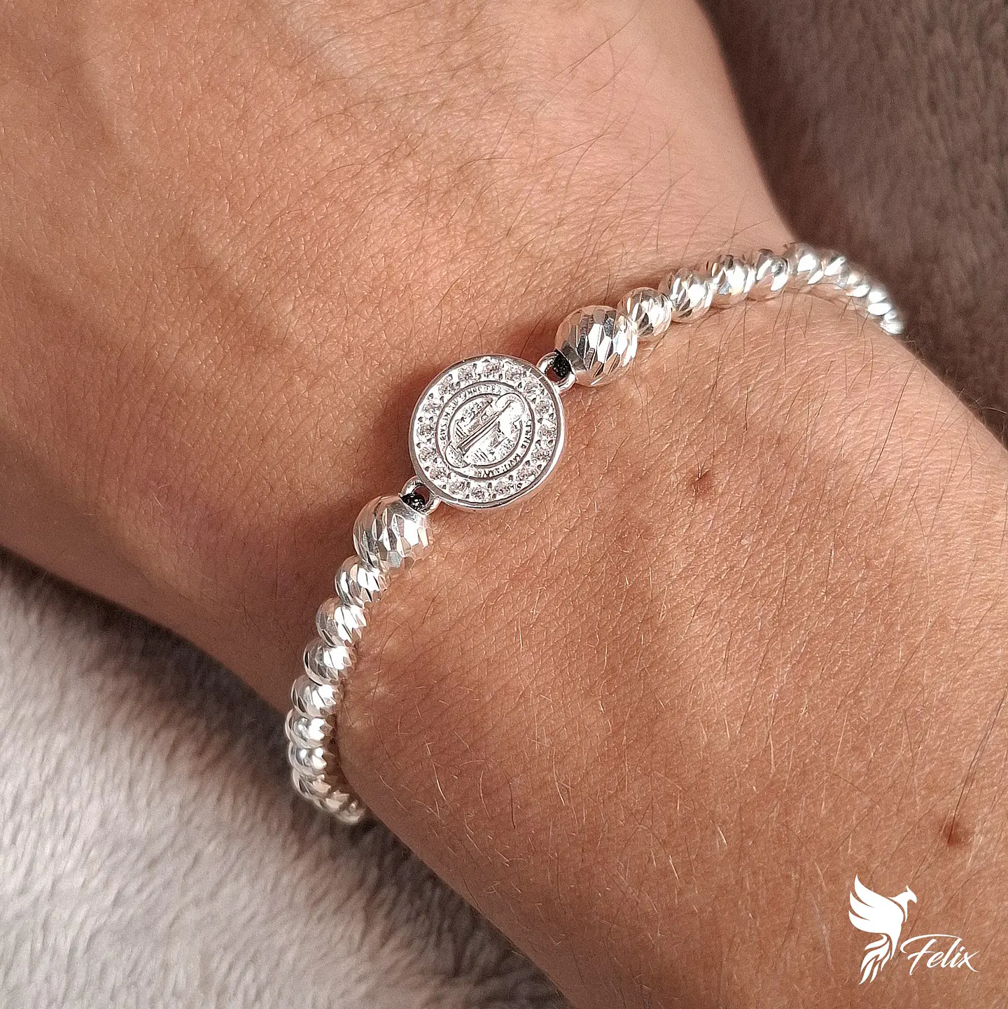 Pulsera de San Benito Llena de Balines 1
