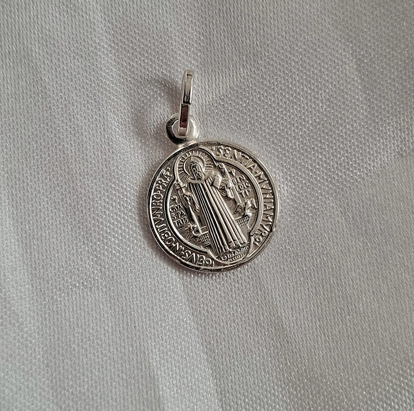 Dije de San Benito 1