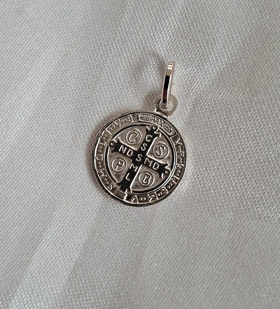 Dije de San Benito 2