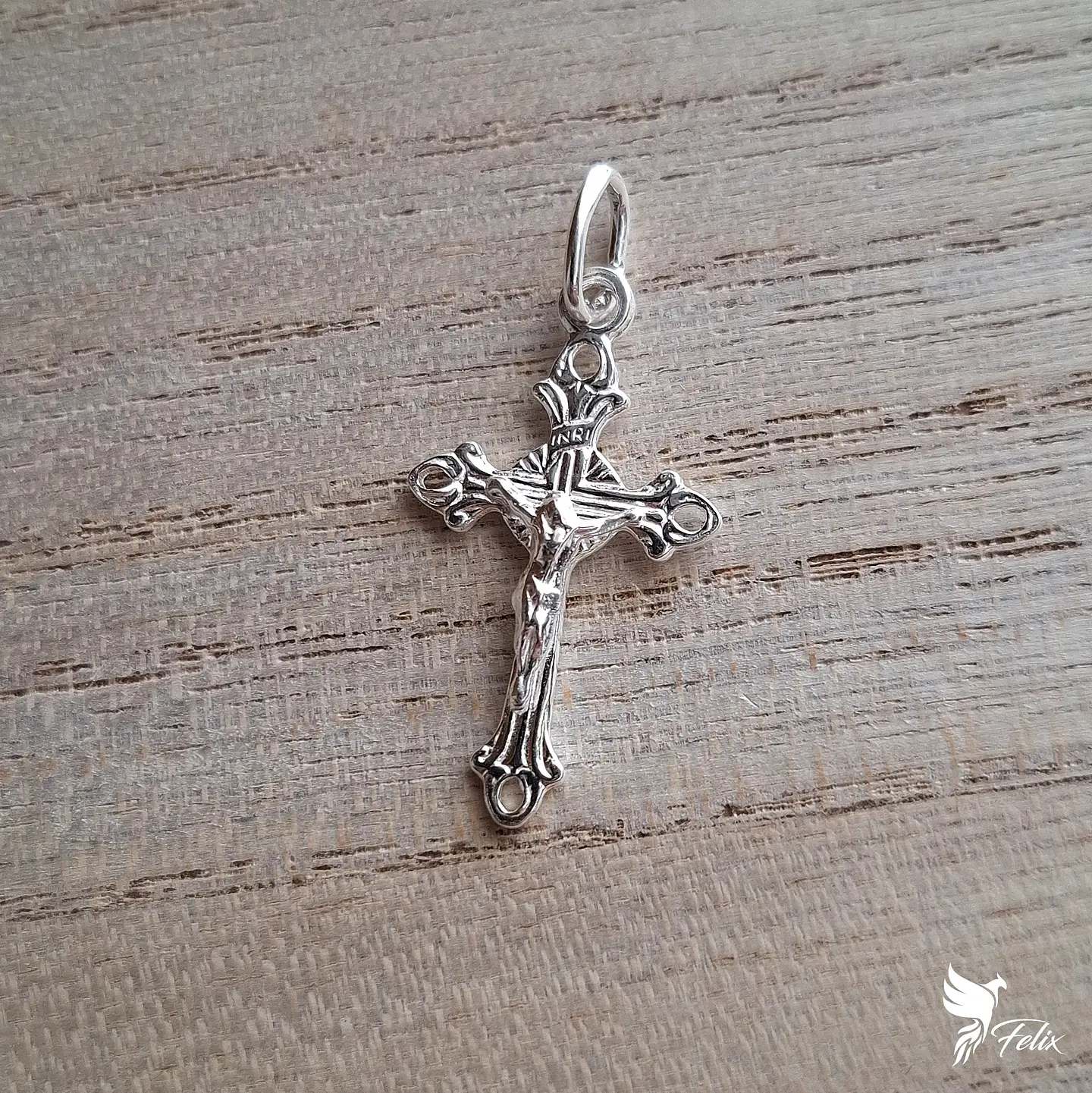 Dije Cristo Mediano de 26mm 2