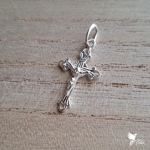 Dije Cristo Mediano de 26mm