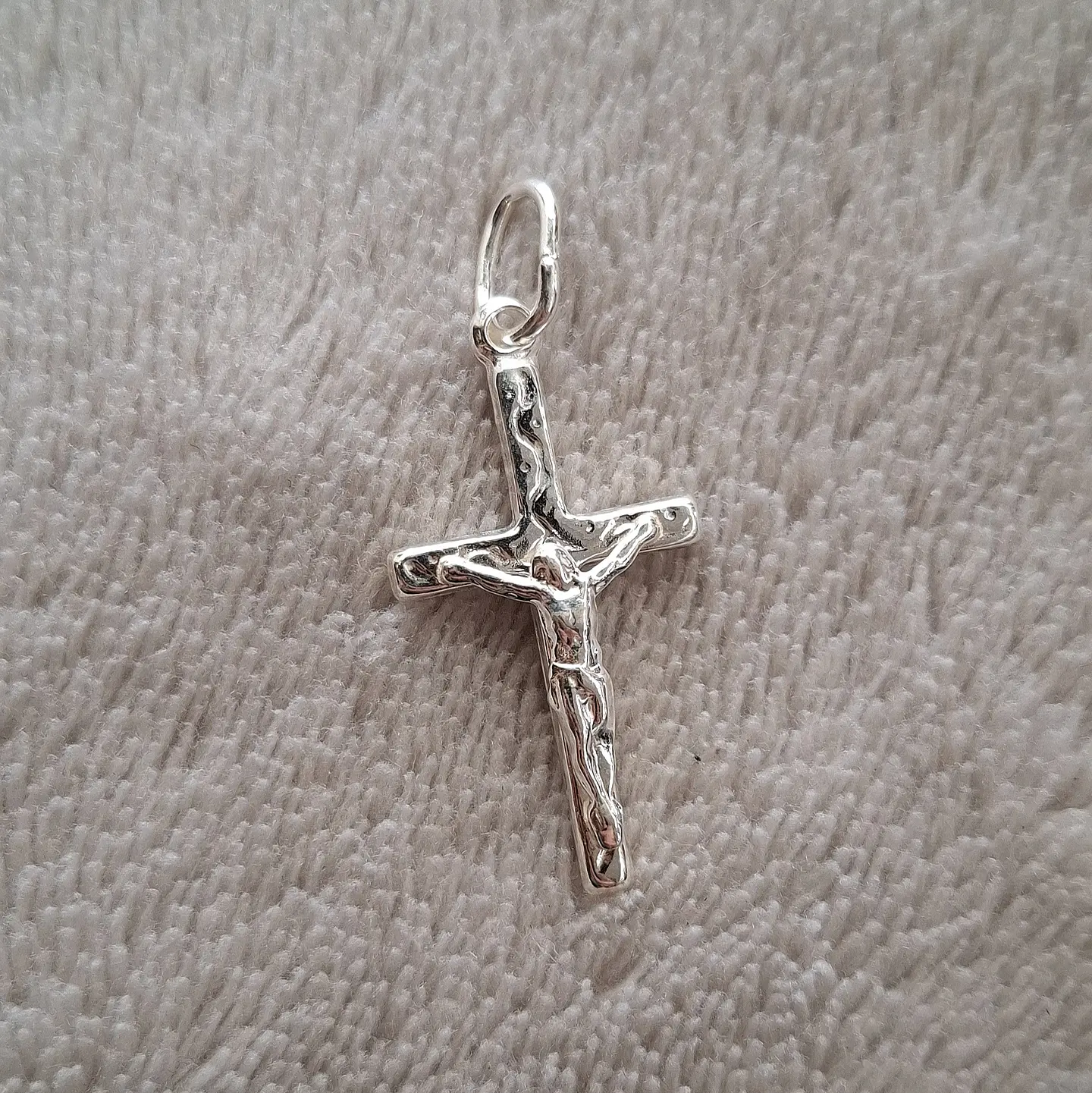 Dije Cristo Mediano de 26mm 2