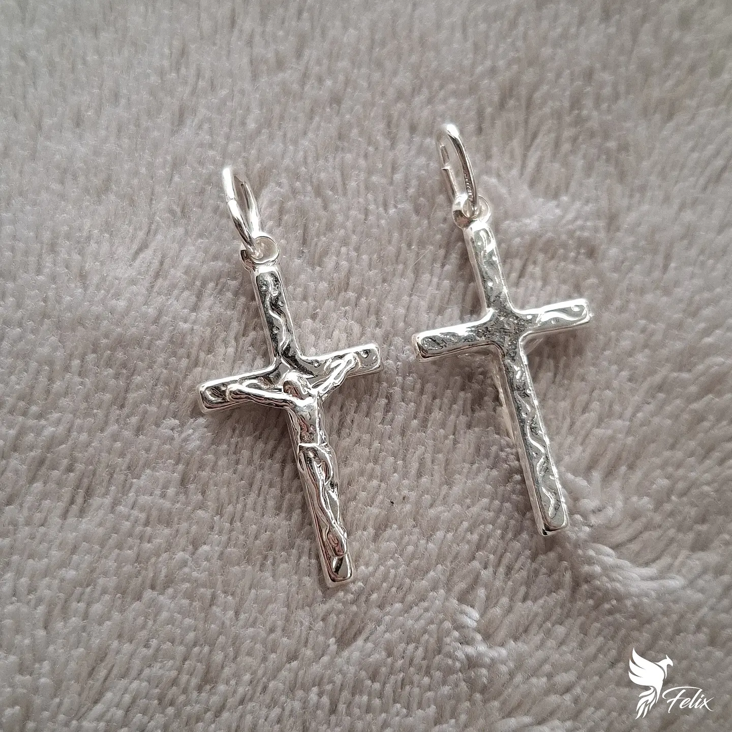 Dije Cristo Mediano de 26mm 1