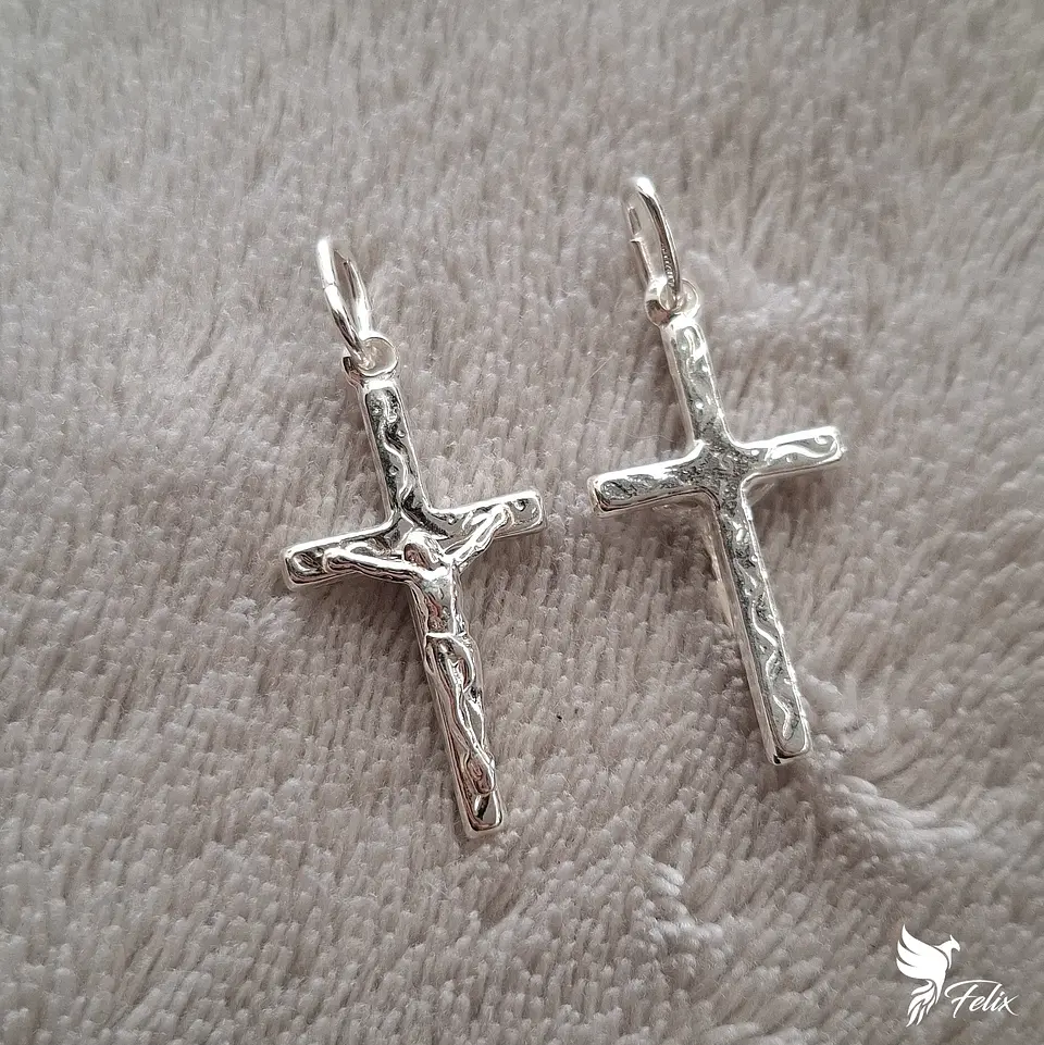 Dije Cristo Mediano de 26mm 1