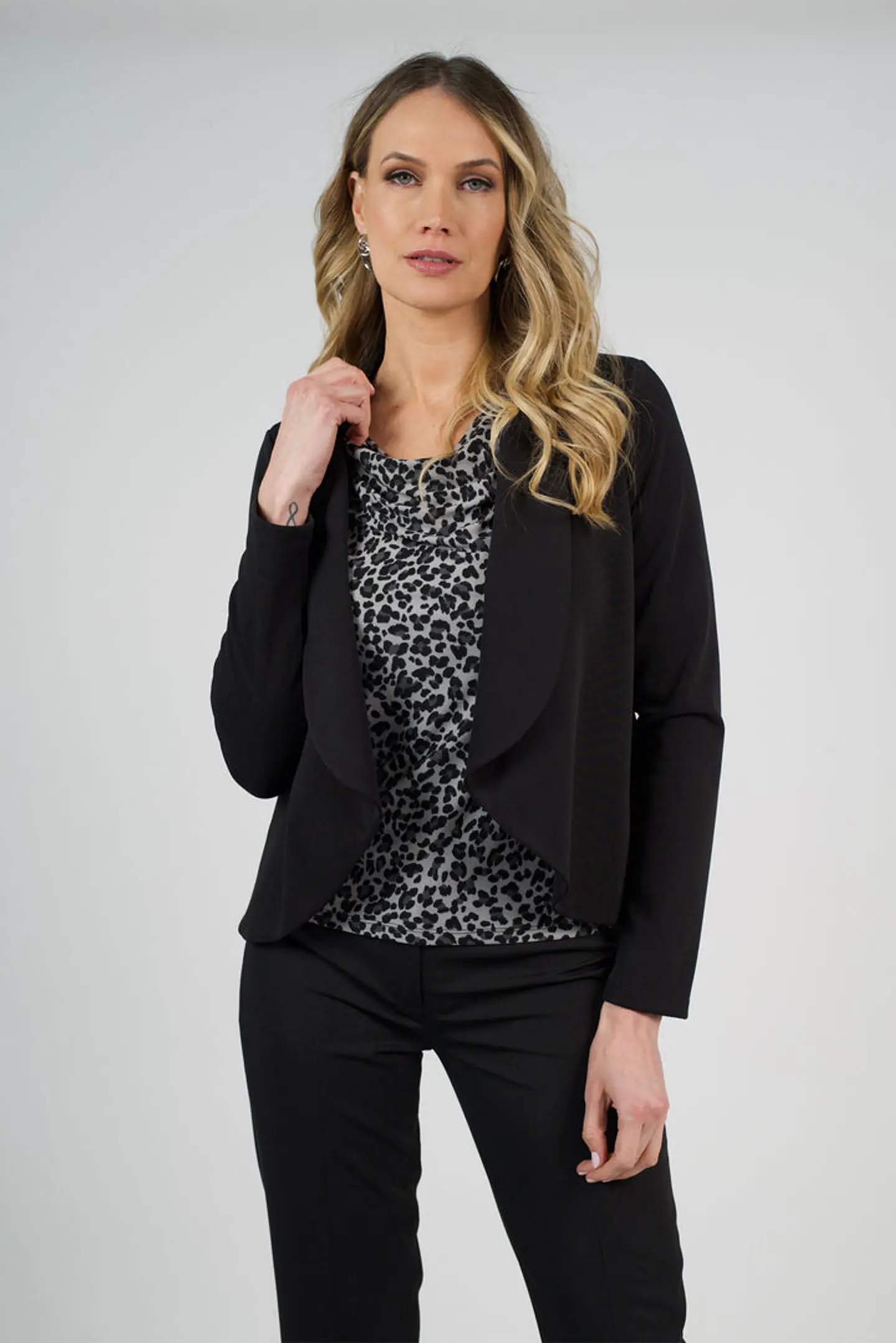 Blazer básico teresa negro manga larga 1