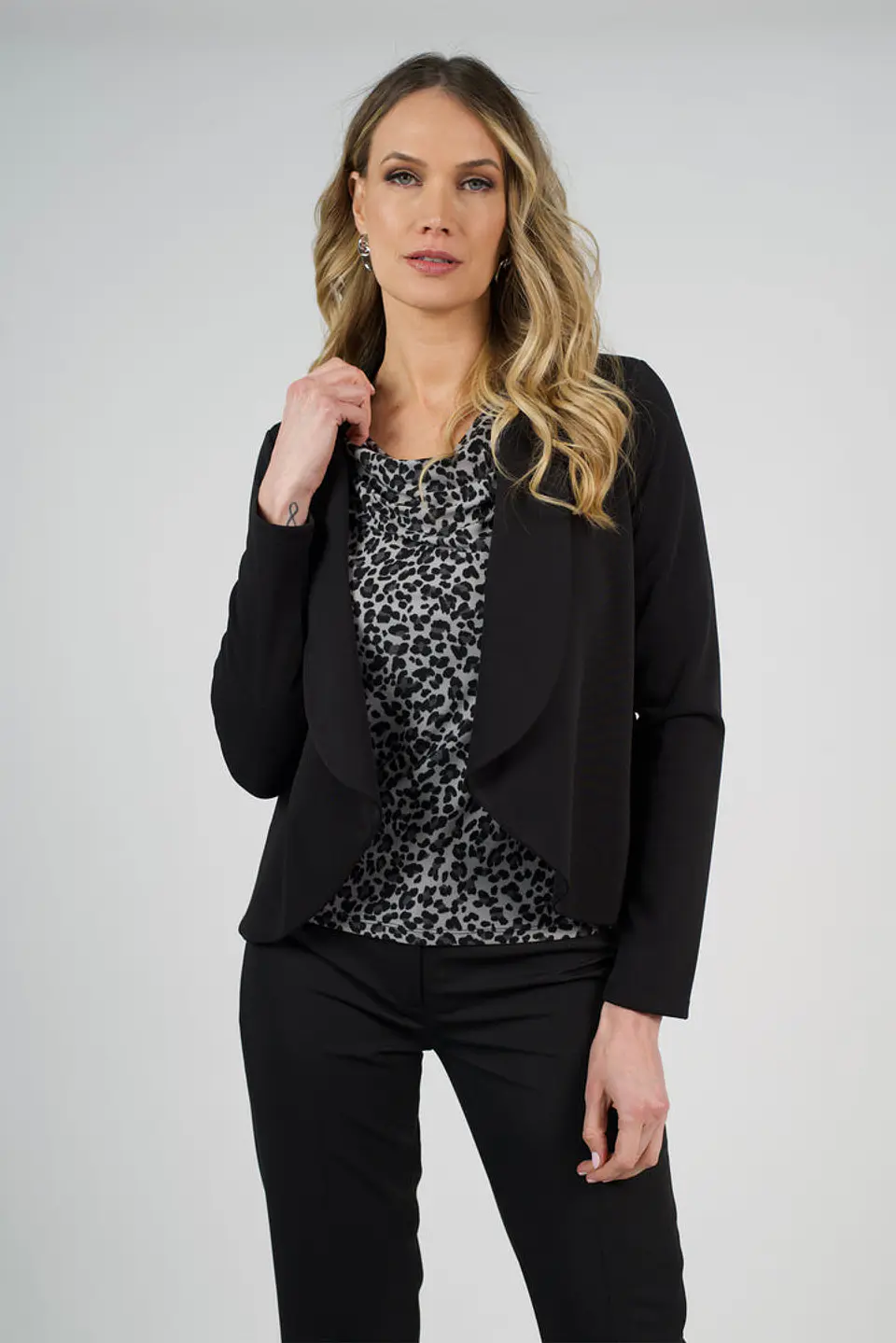 Blazer básico teresa negro manga larga 1