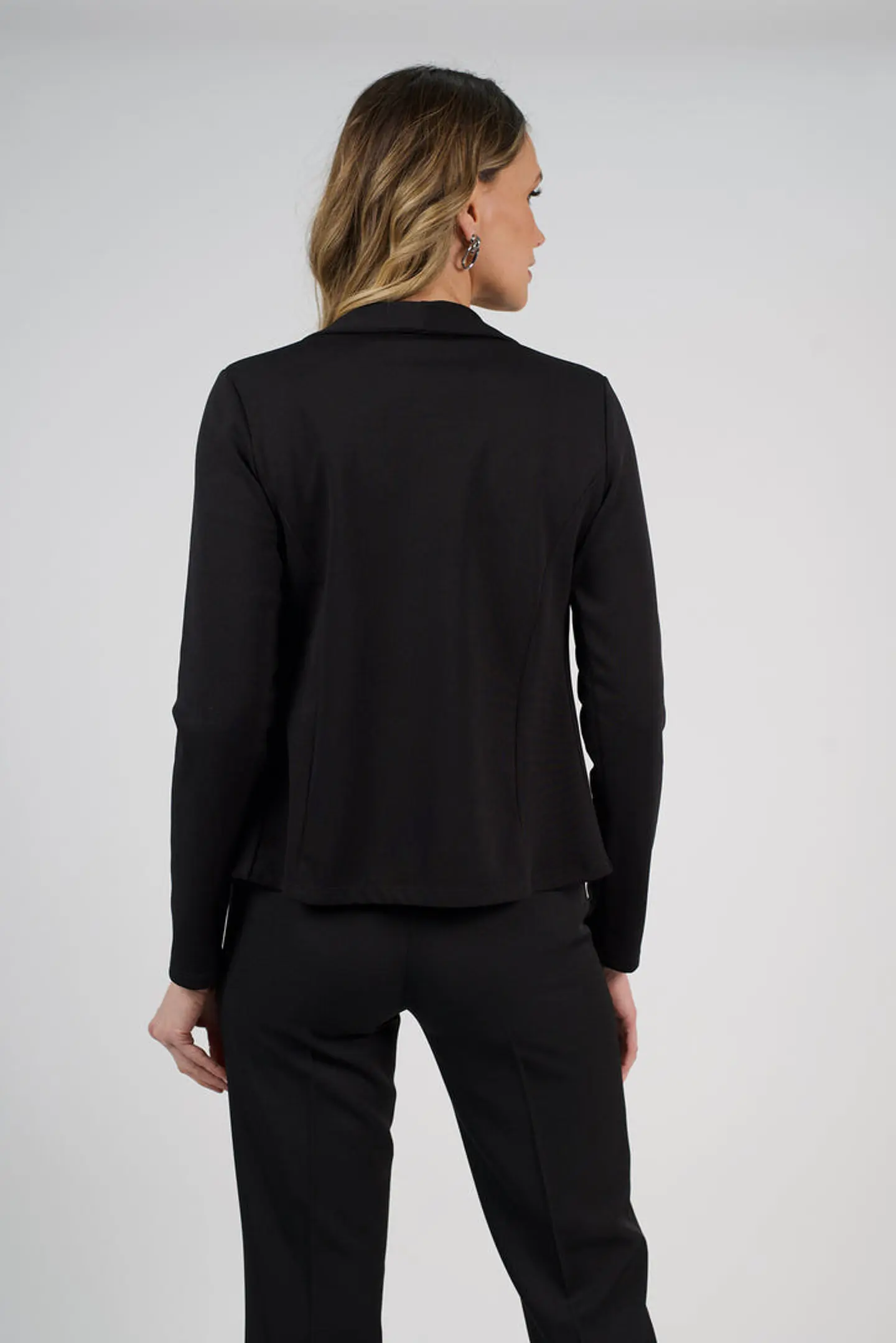 Blazer básico teresa negro manga larga 4