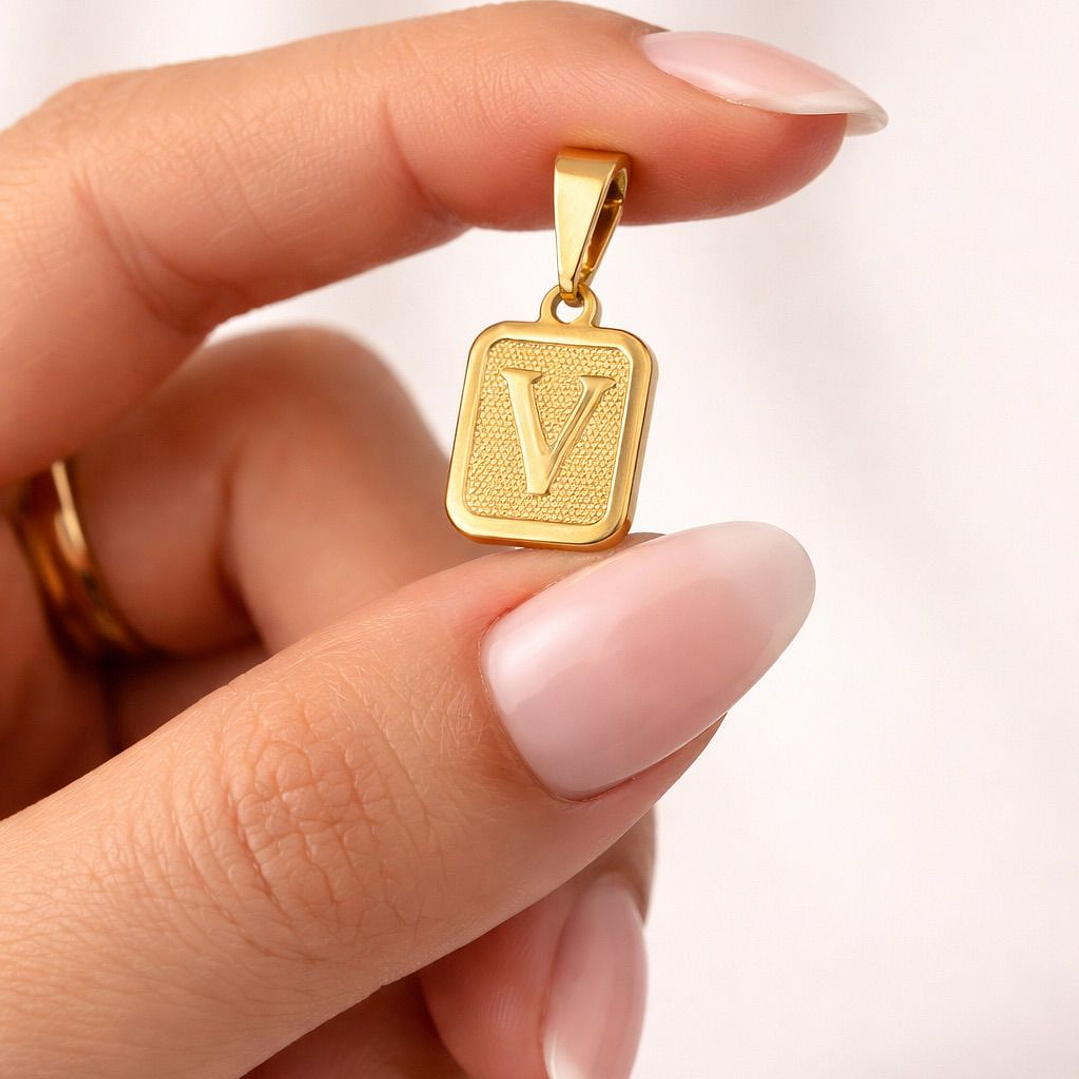 DIJE MEDALLA INICIAL ORO LAMINADO 18K 2