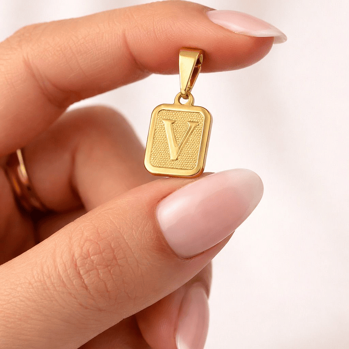 DIJE MEDALLA INICIAL ORO LAMINADO 18K 2