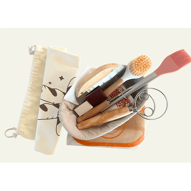 Kit Masa Madre Luxury: Banneton Ovalado + Cubierta + Estera Silicona + Batidor danes+ Pincel Silicona + Rasqueta + Cortador + Greñador+ bolsa-funda exterior.- 1