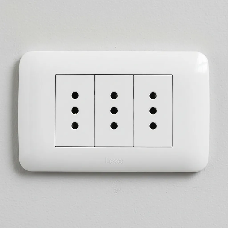 TOMA CORRIENTE TRIPLE 10A 250V BLANCO ARMADO LEXO 1