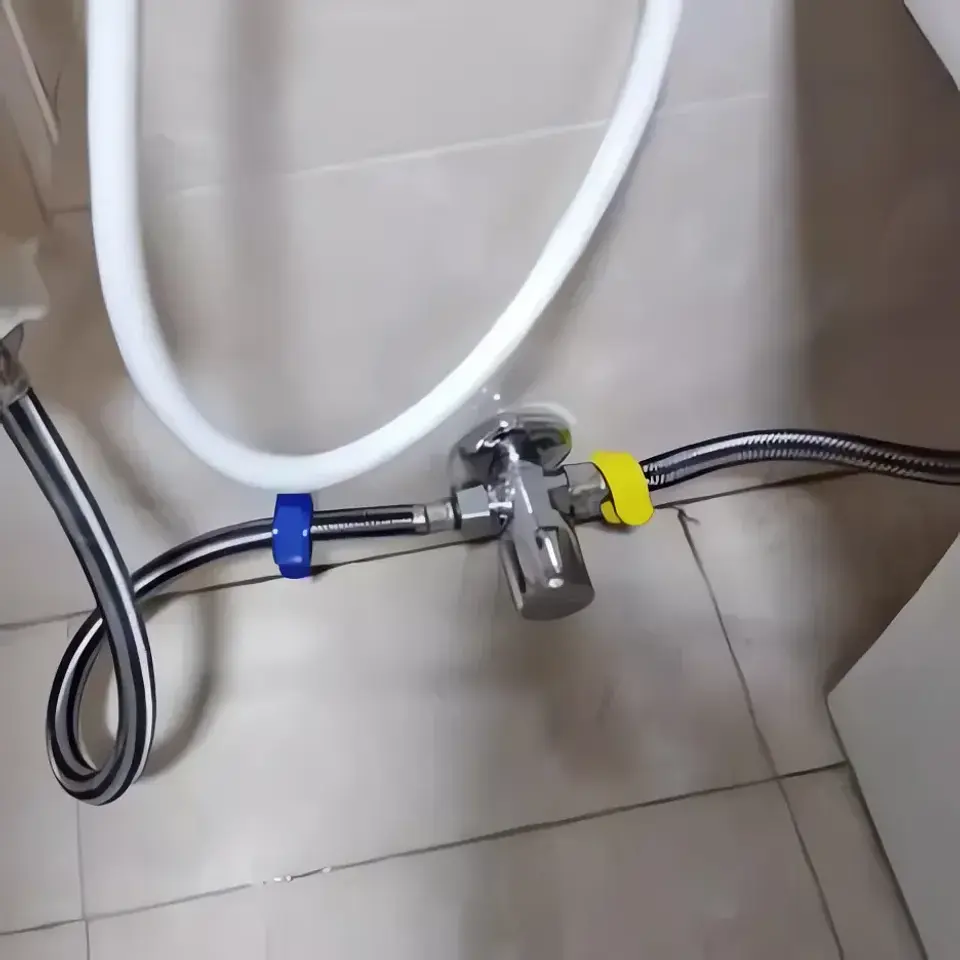Llave Angular Doble Conexión HE 1/2 Cromada 4