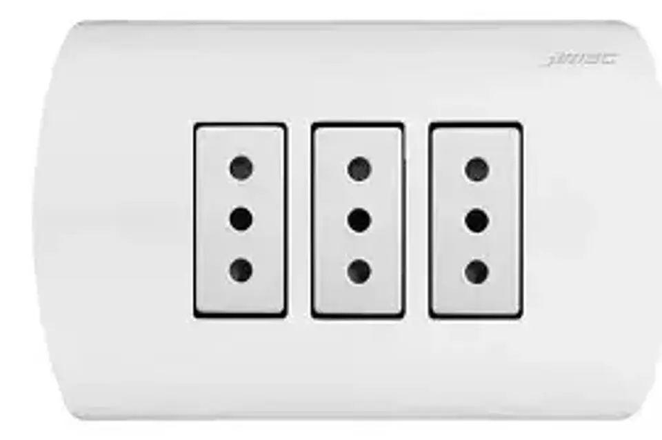0200TA0543 ENCHUFE MEC S/P TRIPLE 10 A.BLANCO 1