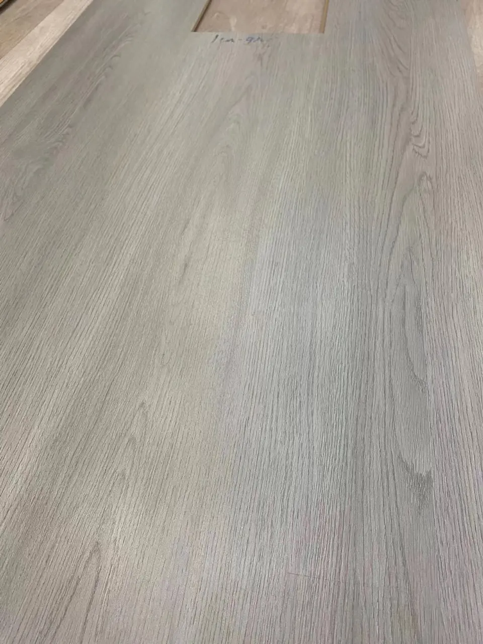 Piso Flotante 8.3 MM 2.44M² Lan-Gray FSIMP 1