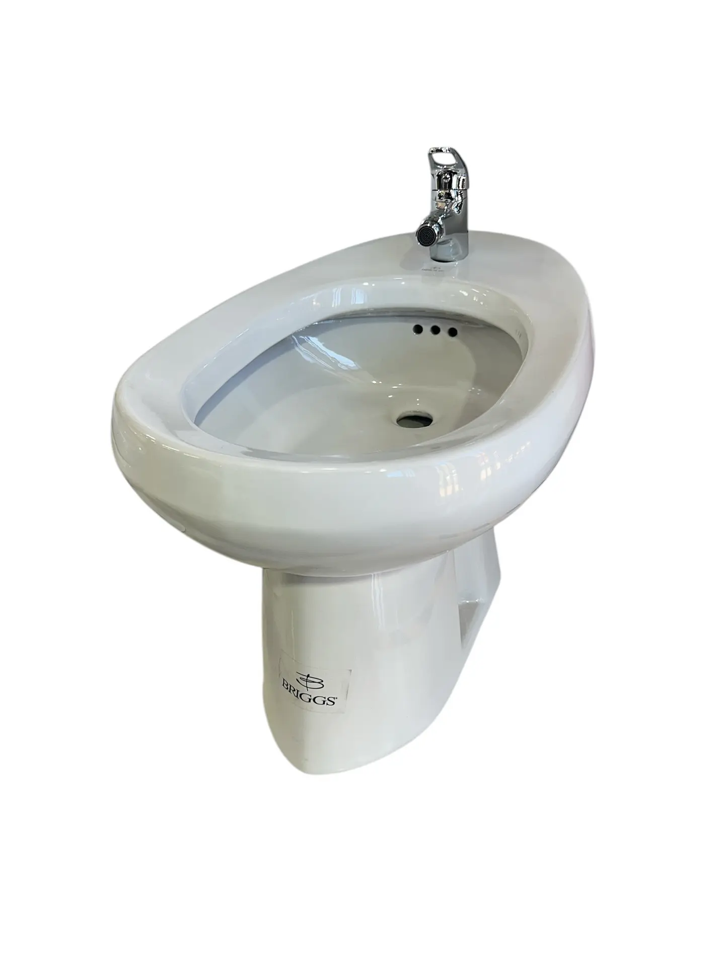 BIDET ALTIMA CON GRIFERIA INCLUIDA 1