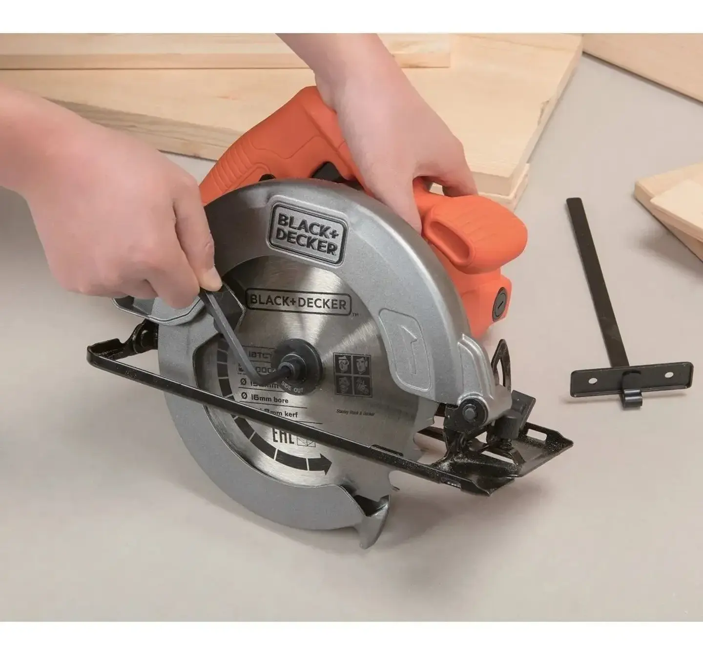 Sierra Circular 1400w 7 1/4 (184mm) Black+decker Cs1004-b2c 6