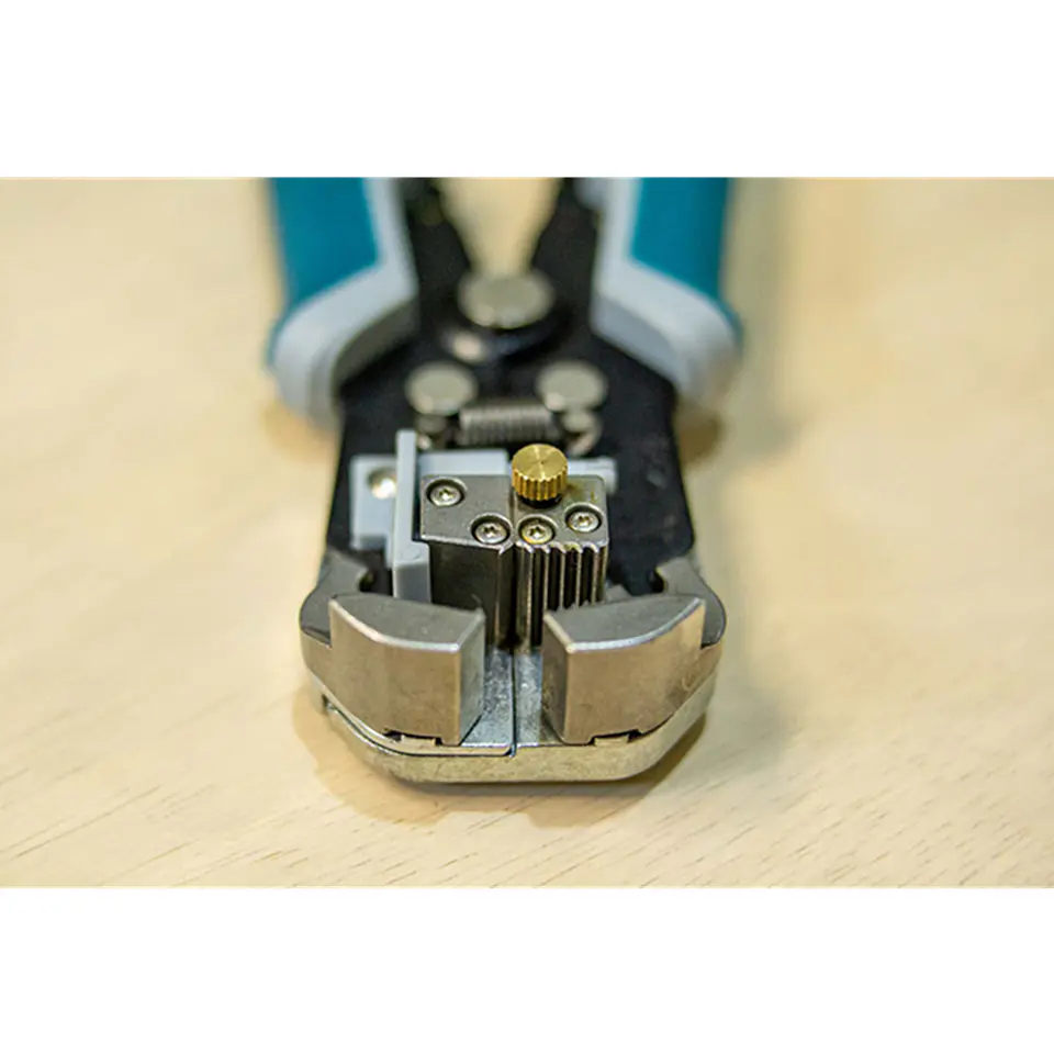 Alicate Pelacable Automático 3 En 1 Multiuso Total 2