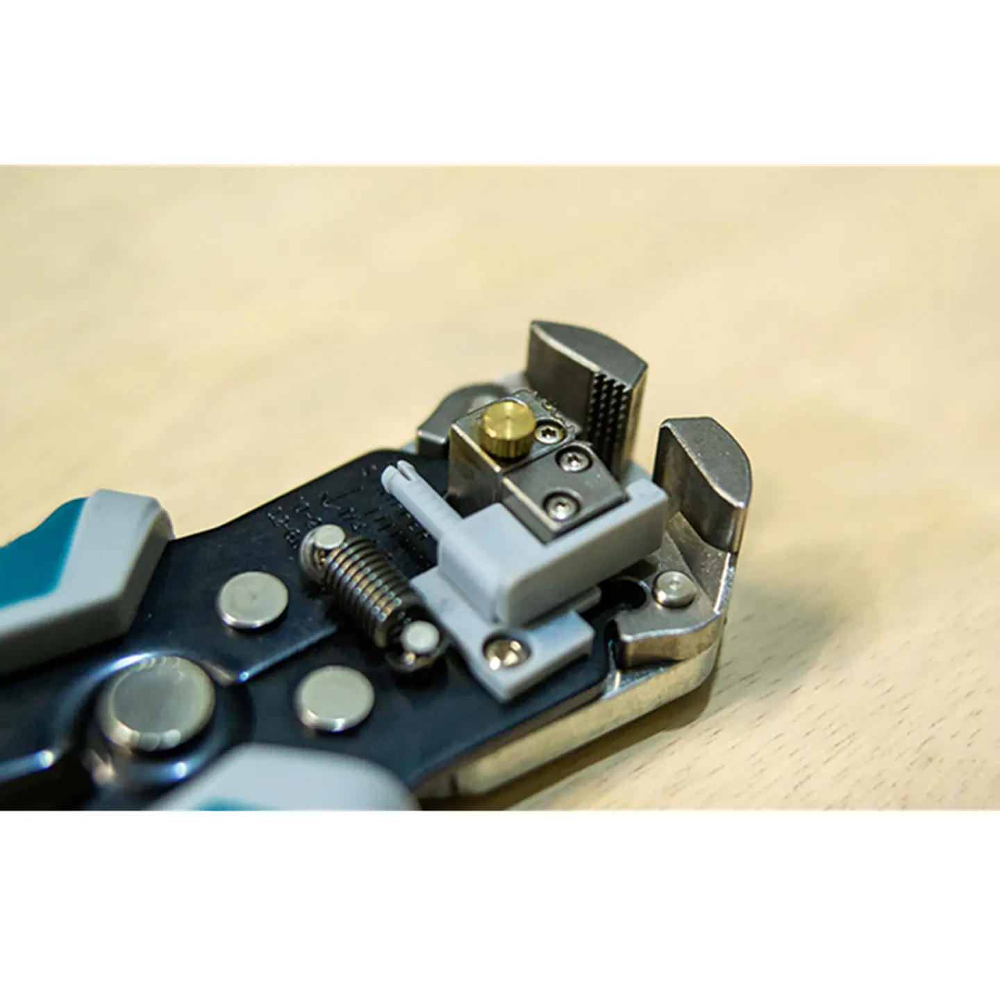 Alicate Pelacable Automático 3 En 1 Multiuso Total 3