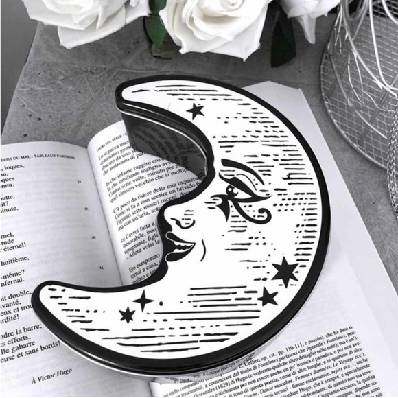 Moon Tin