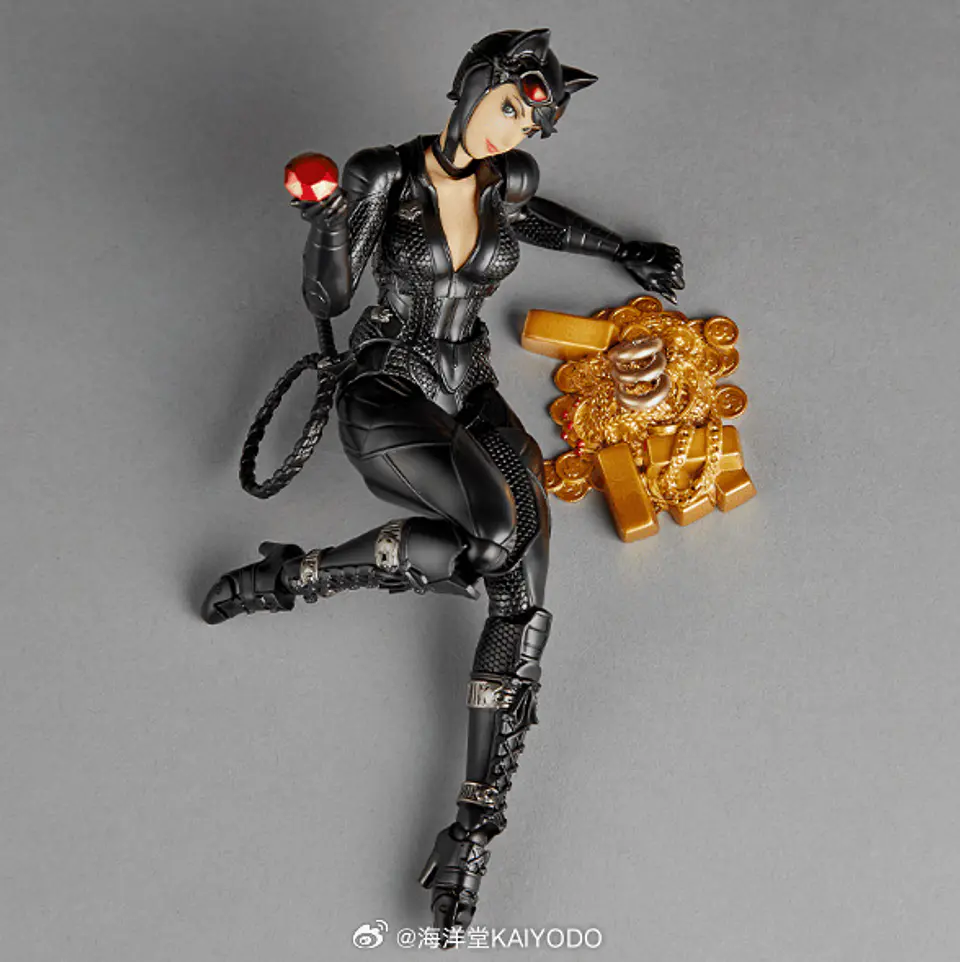 Revoltech Amazing Yamaguchi Catwoman Arkham Knight + Bonus 5