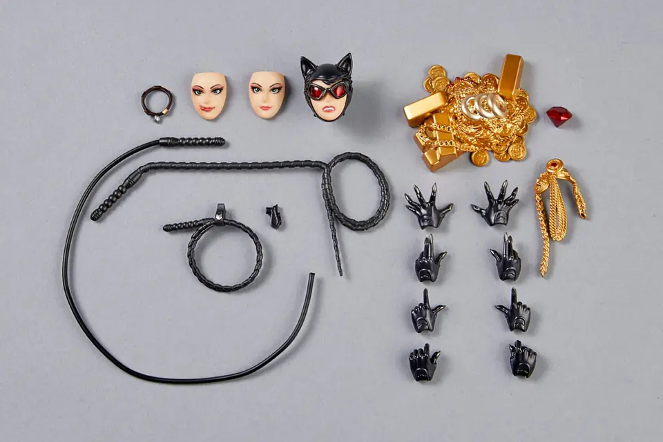 Revoltech Amazing Yamaguchi Catwoman Arkham Knight + Bonus 7