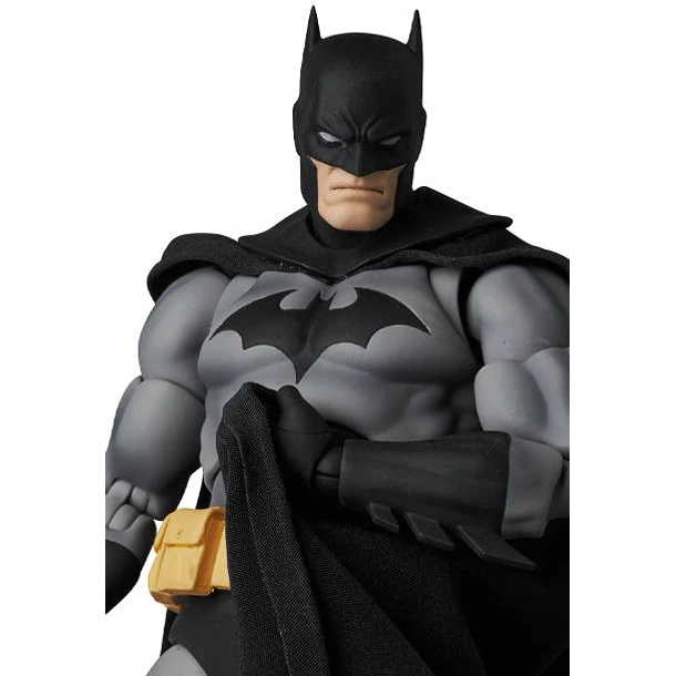 MAFEX Batman - Hush Batman (Black Ver.) 3