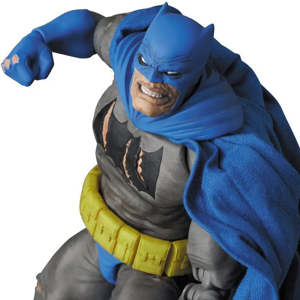 MAFEX Batman (Blue) - Batman: The Dark Knight Returns 5