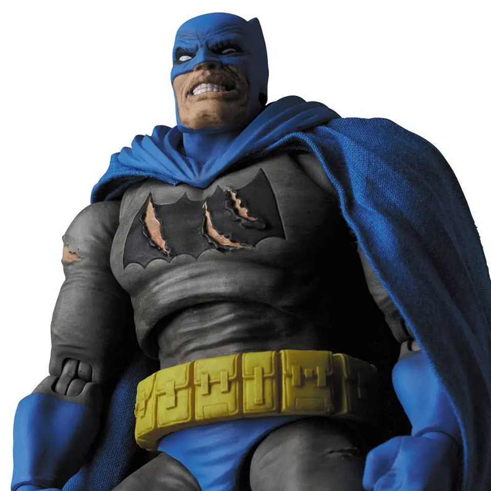 MAFEX Batman (Blue) - Batman: The Dark Knight Returns 6