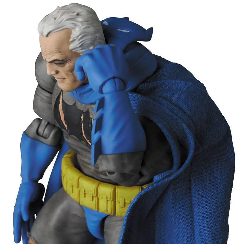 MAFEX Batman (Blue) - Batman: The Dark Knight Returns 7