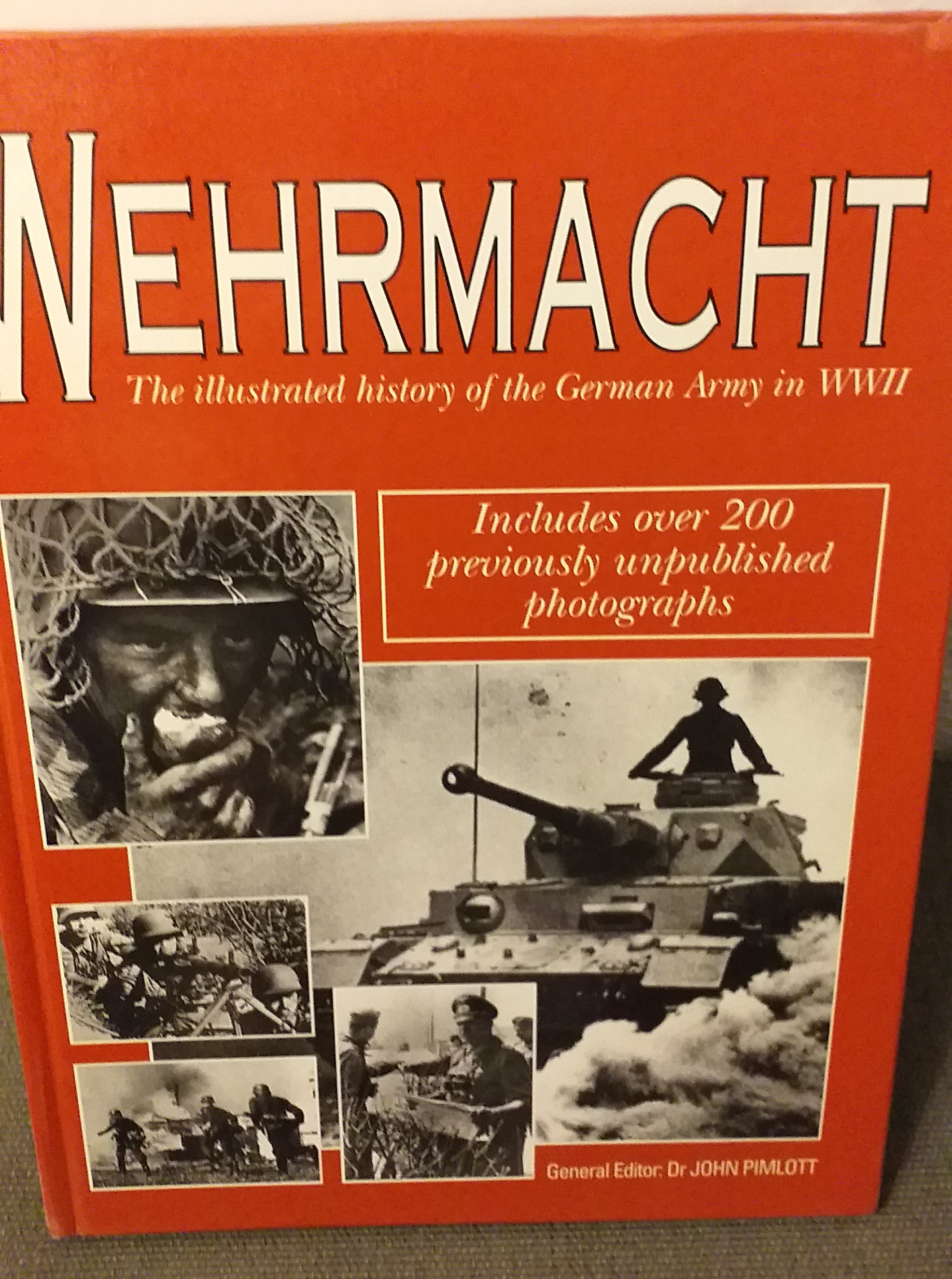 Livro capa dura Wehrmacht - Illustrated History german army WW2