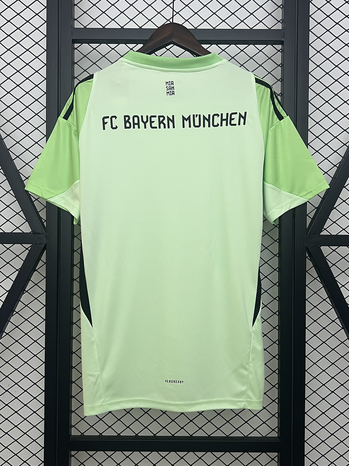 Camisola Bayern Munique Guarda-redes 2025/26 3