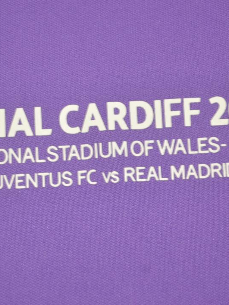 Camisola Real Madrid Alternativa 2016/17 Manga Comprida 4