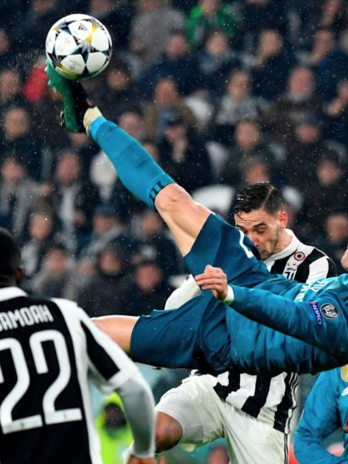 Camisola Real Madrid Terceira 2017/18 Manga Comprida 2