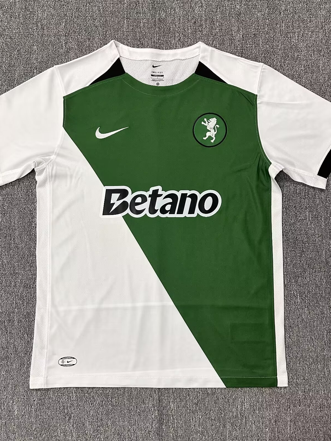 Camisola Sporting Stromp 2024 1