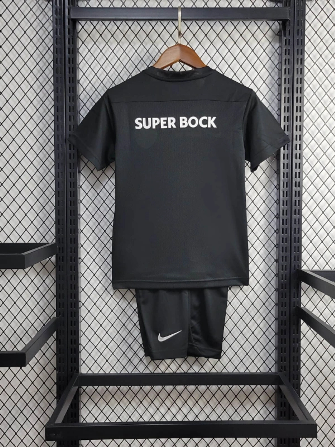 Kit Criança Sporting Quarto 2023/24 3