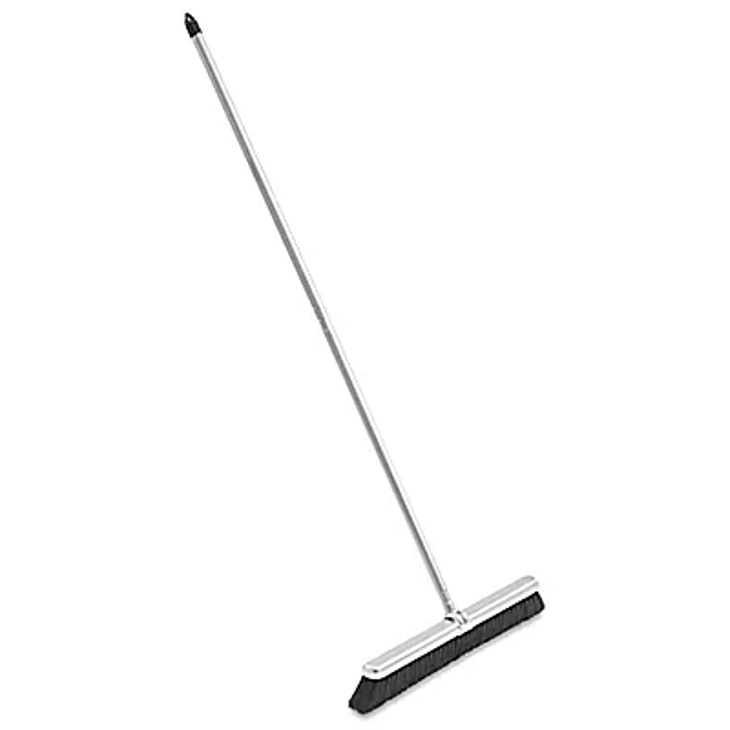 ESCOBA DE USO PESADO CON MANGO   24