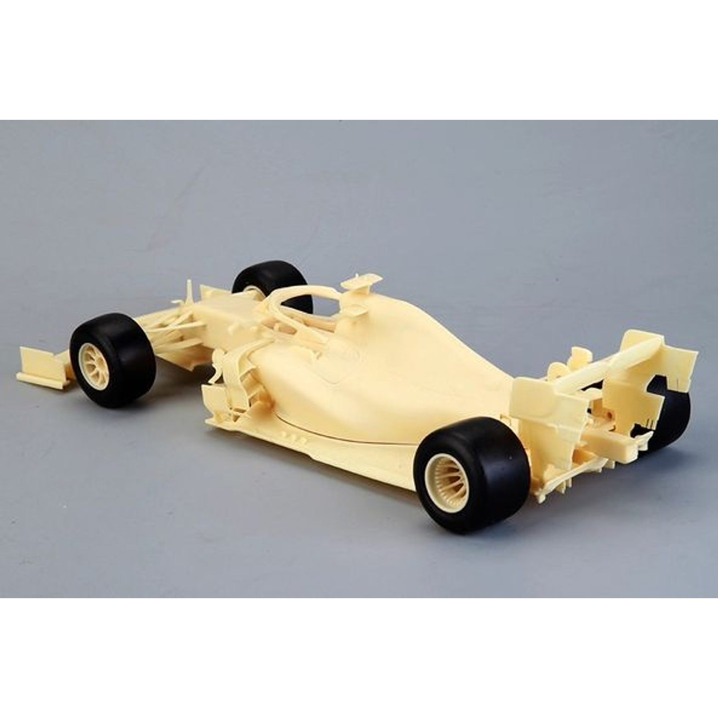 Mercedes AMG F1 W10 1:20 3