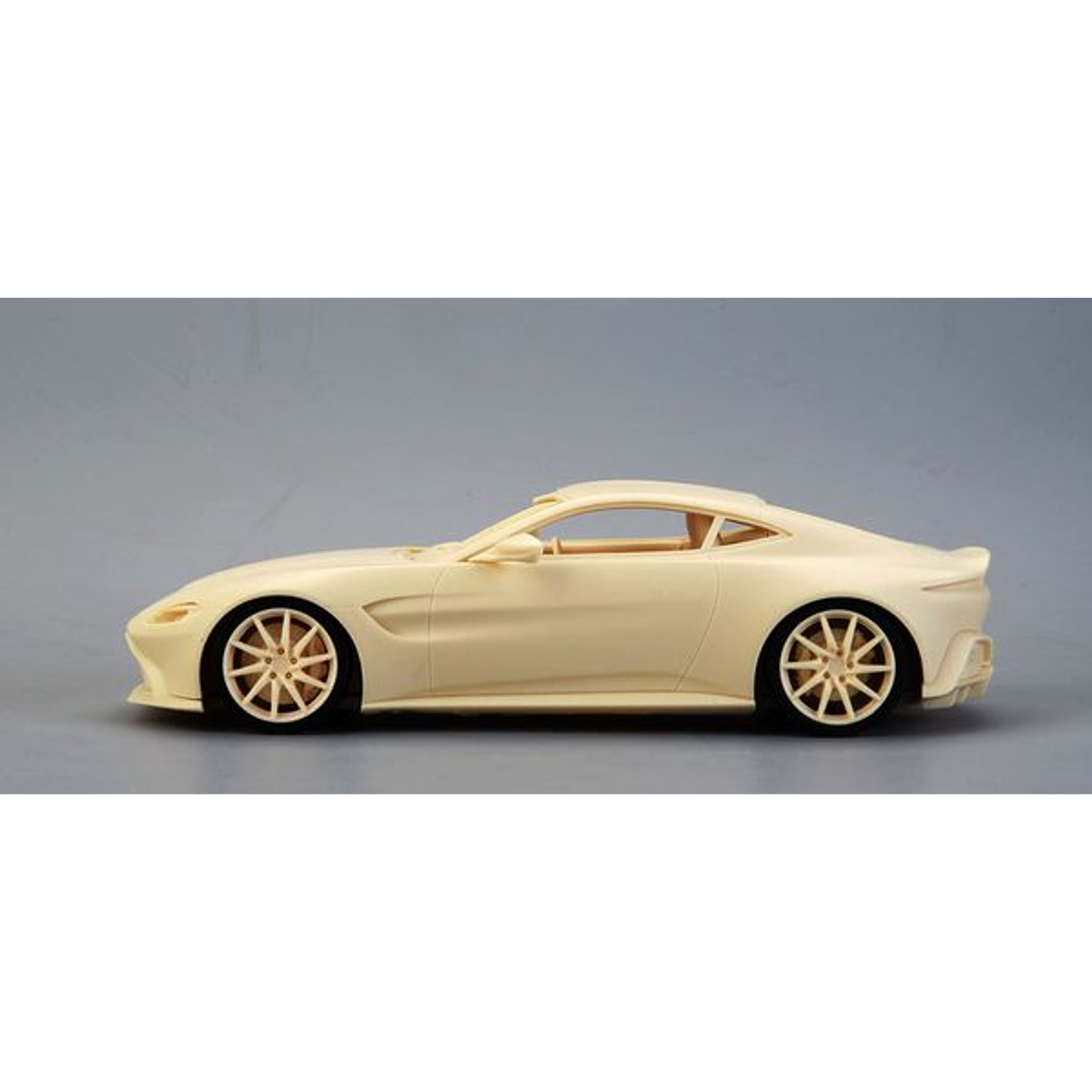 Aston Martin Vantage 1:24 5