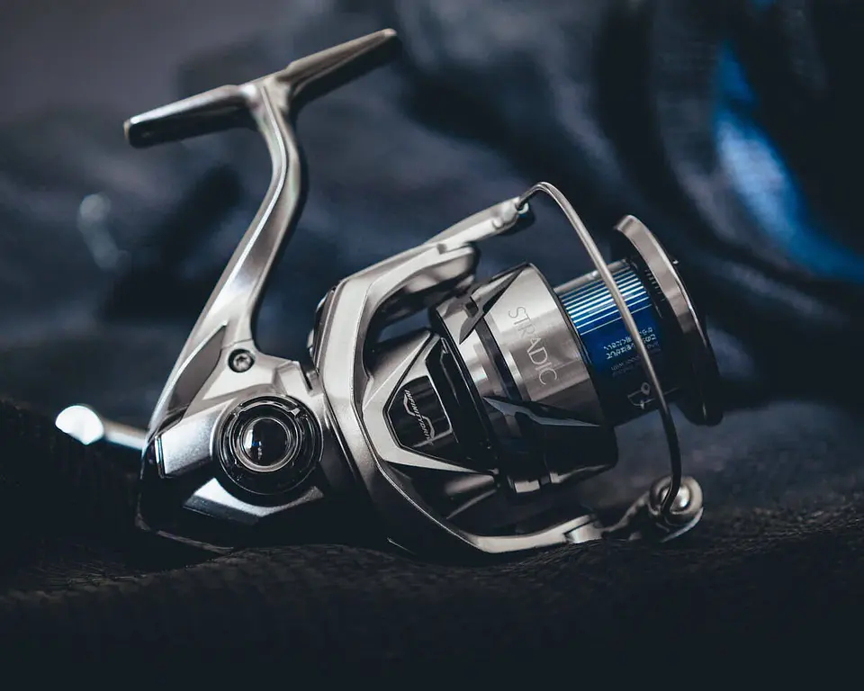 Carrete Shimano 23 Stradic C2000-4000XG 2