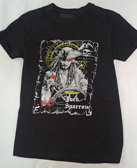Polera Piratas del Caribe - Capitán Jack Sparrow