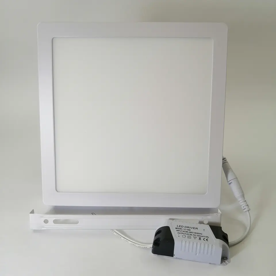 Foco panel LED 18w sobrepuesto cuadrado luz fria 2