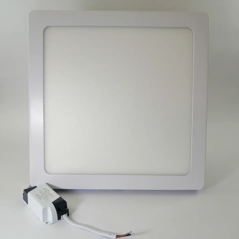Foco panel LED 24w sobrepuesto cuadrado luz fria 2